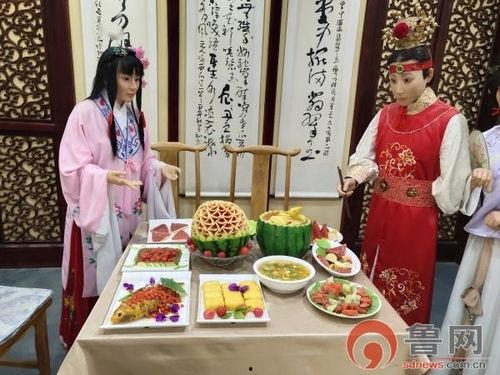 赵县董庄吃瓜,夏日里的瓜香四溢，共享乡村田园生活