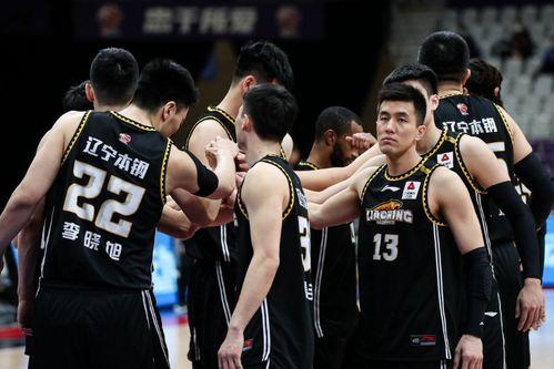 辽宁男篮吃瓜图片,场边趣事引热议！”