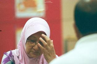 老太太肯德基吃瓜